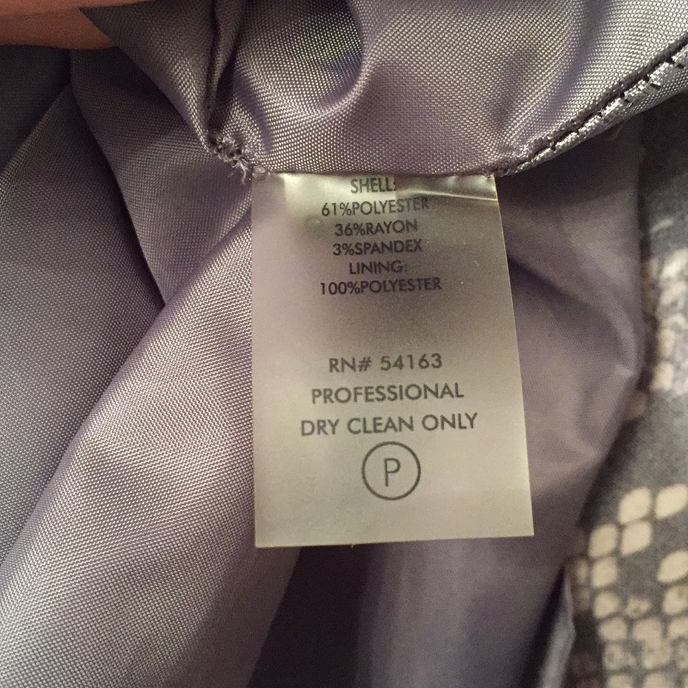 Calvin Klein sheath dress in gray snakeskin - Picture 2 of 4